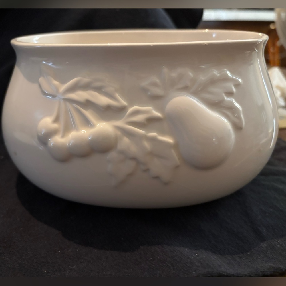 Teleflora Gift Ceramic Glazed Fruit Flower Planter with Lid and Gold Trim.